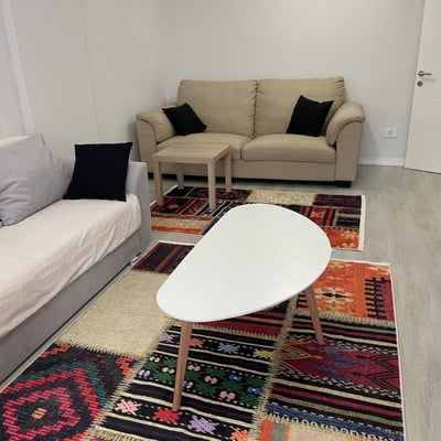 Alquiler de un espacioso apartamento amueblado de 2 habitaciones, 63 m², Constanța, Rumanía